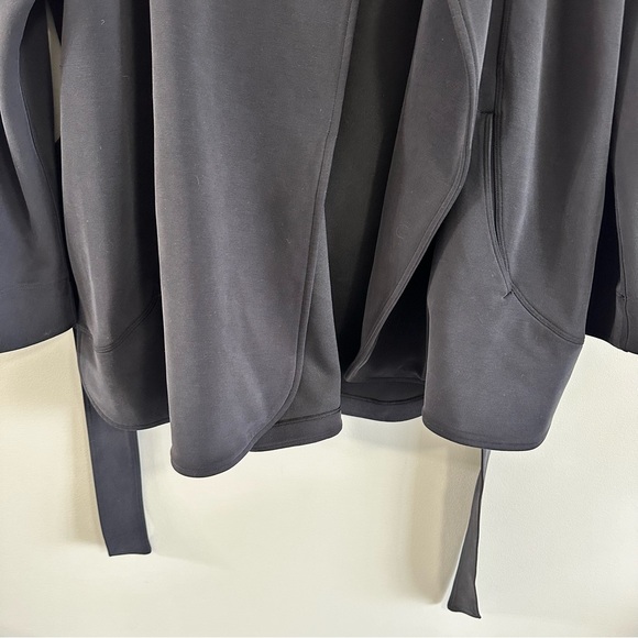 Lululemon Softstreme Belted Wrap Black Size M/L - Picture 9 of 13